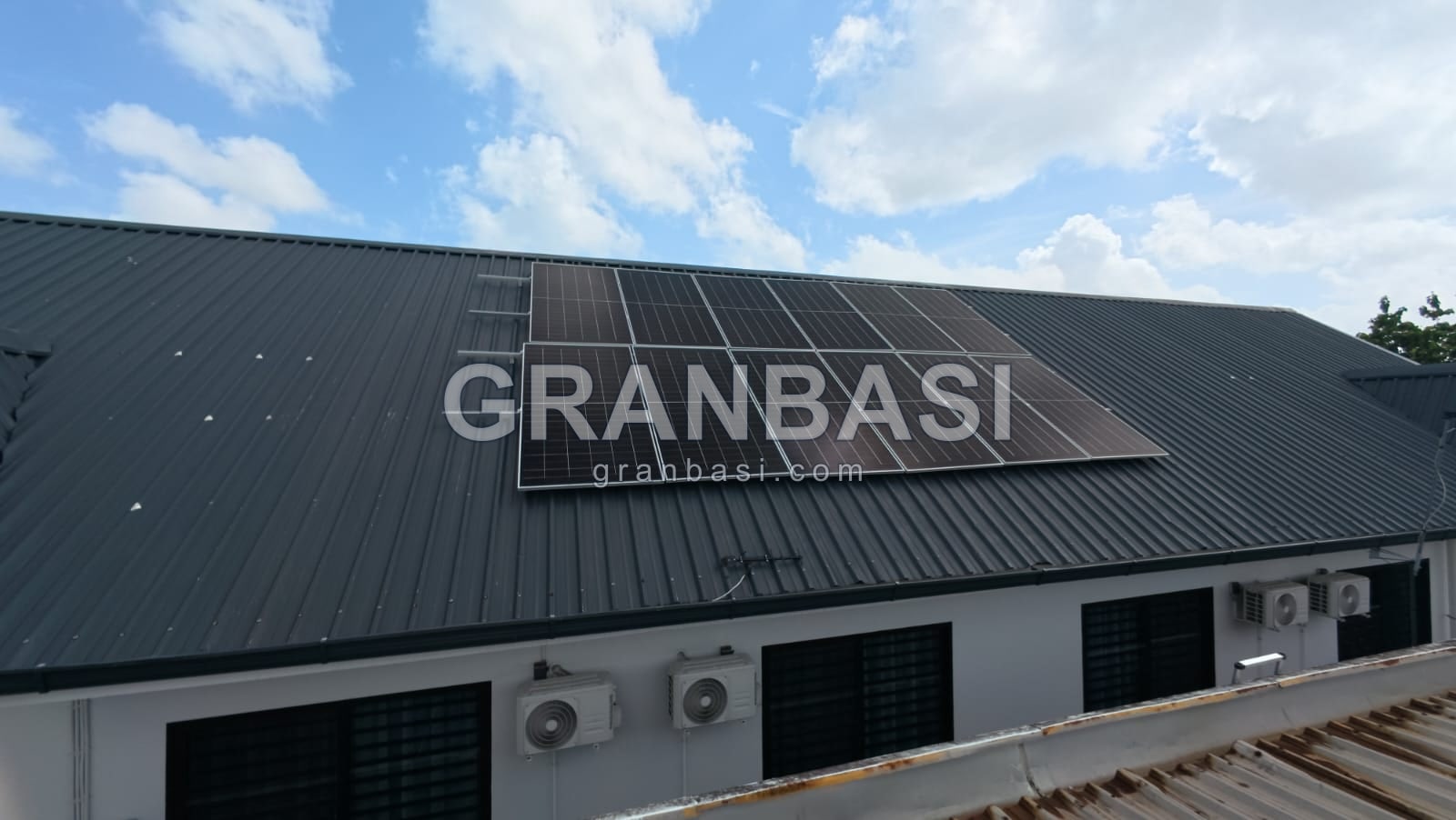 Commercial roof with air conditioning